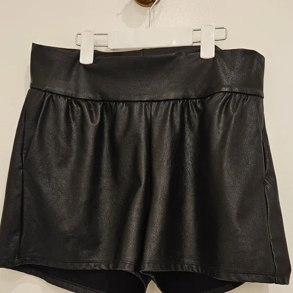 Commando Faux Leather Jogger Shorts